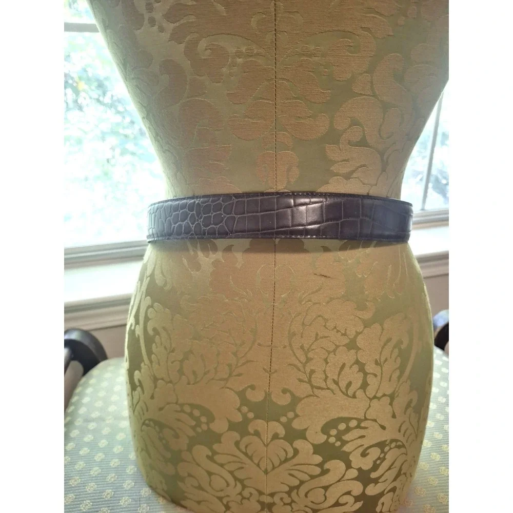 90s Vtg Carlisle Womens Belt Black Croc Embossed Leather Gold Statement Buckle M